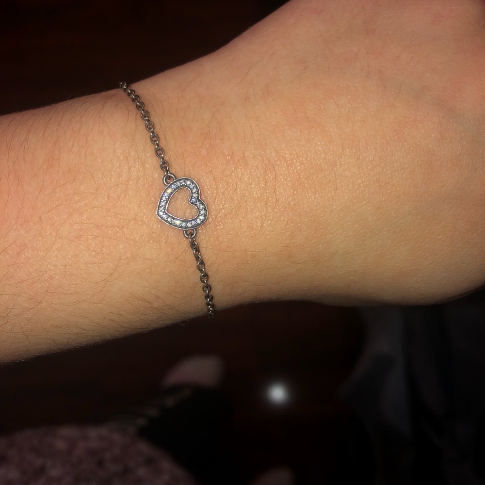 Delicate heart bracelet